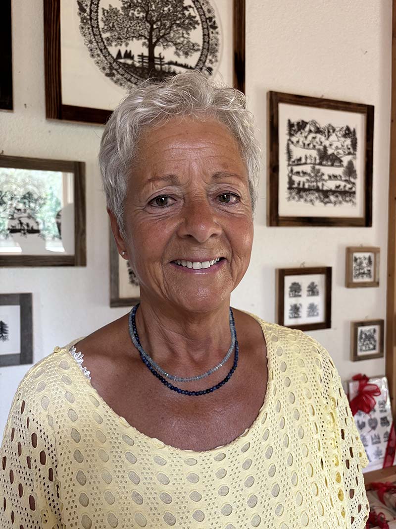 Esther Gerber Scherenschnitte